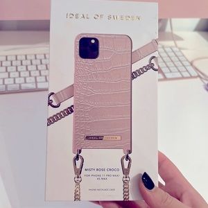 Phone necklace case